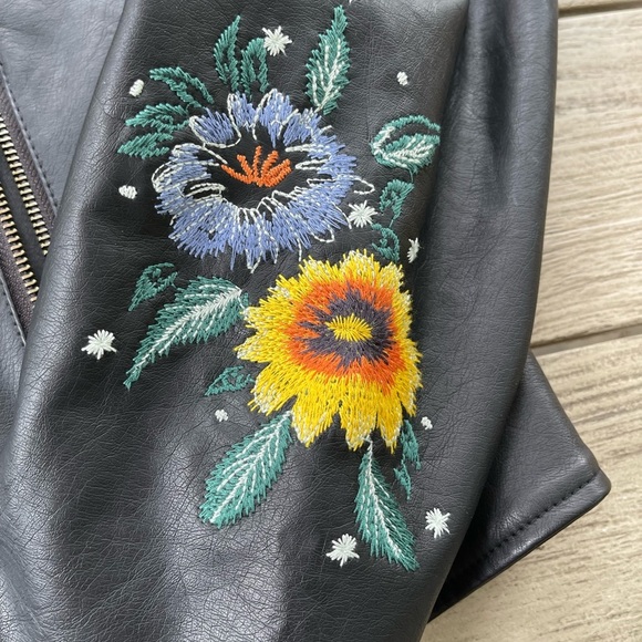 Torrid Black Moto Leather Jacket with Colorful Embroidery Womens Size 1 (14-16) - Picture 12 of 16